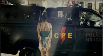 Adolescente é apreendida suspeita de matar o namorado a facadas para se defender de agressões, em Caldas Novas